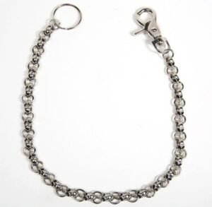 Wallet chain with skulls design.