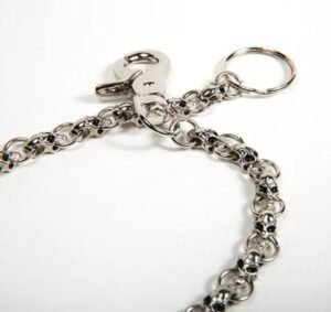Wallet chain with skulls design.